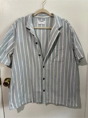 Old Navy Light Blue and White Vertical Stripe Short Sleeve Button-Down